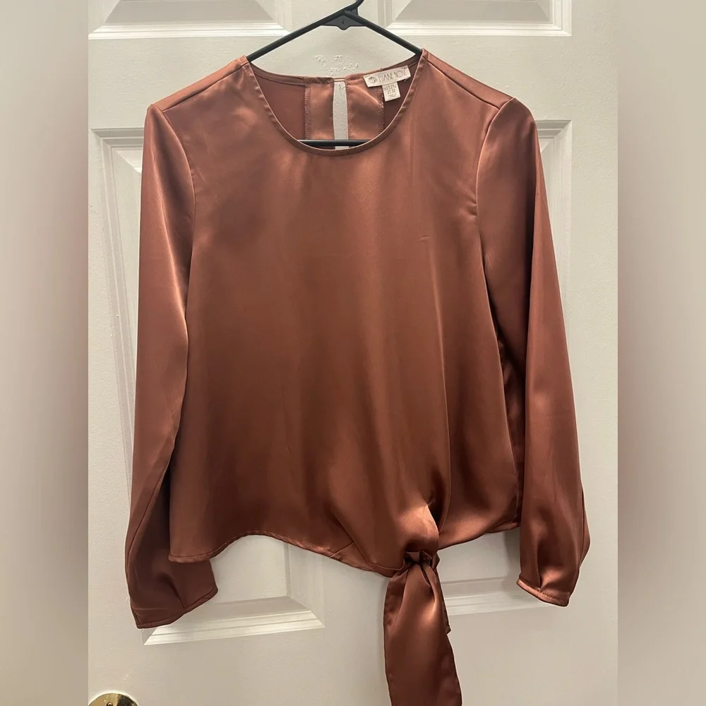 Eliane Rose Satin Long Sleeve Tie Waist Top - Picture 3 of 7